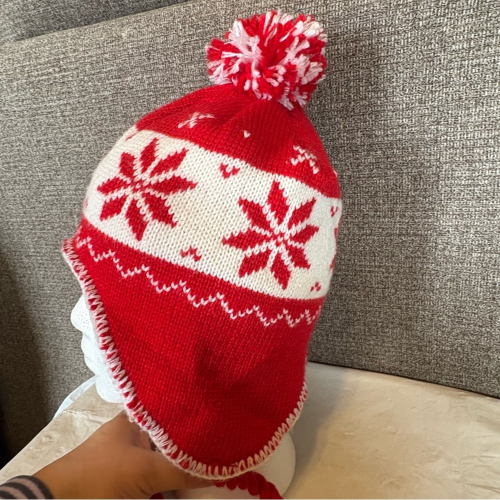 Reebok NHL Detroit Red Wings Beanie Hat Ice Hockey Team Pom‎ Pom Cuffed Knit - Picture 2 of 6